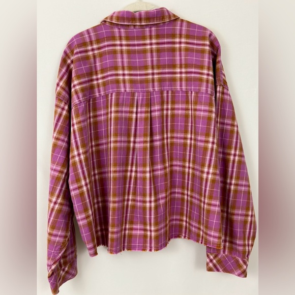 Wild Fable Women’s Pink Plaid Cropped Over-Sized Frayed Edge Flannel Shi… - Picture 8 of 11